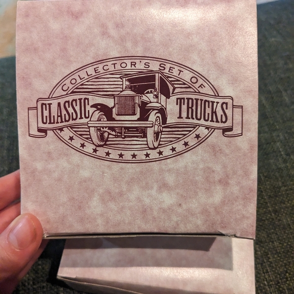 Classic Trucks 1910-1918 Toys - Picture 11 of 13